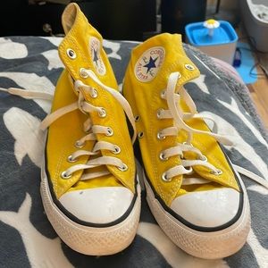 Women’s high top yellow converse size 8